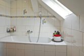 Familienidylle in Oberhausen – Haus mit schönem Garten & Terrasse - TL-Bad 2. Ansicht