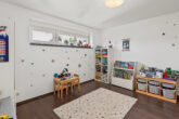 Hochwertiges Wohnen in Neuhermsheim – Moderne 4 ZKB Wohnung mit Balkon, Einbauküche & Stellplatz - Kinderzimmer 2
