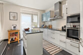Hochwertiges Wohnen in Neuhermsheim – Moderne 4 ZKB Wohnung mit Balkon, Einbauküche & Stellplatz - offene Küche