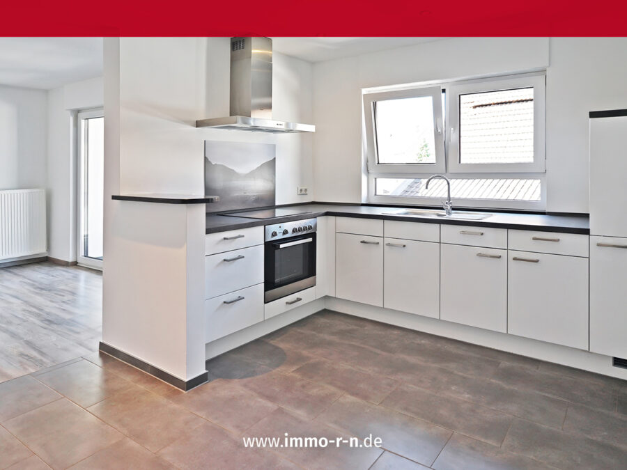 Attraktive & sanierte 2,5 ZKB Wohnung mit EBK, Balkon & Garage in bevorzugter Lage von Hockenheim, 68766 Hockenheim, Etagenwohnung