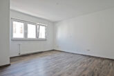Attraktive & sanierte 2,5 ZKB Wohnung mit EBK, Balkon & Garage in bevorzugter Lage von Hockenheim - Schlafzimmer