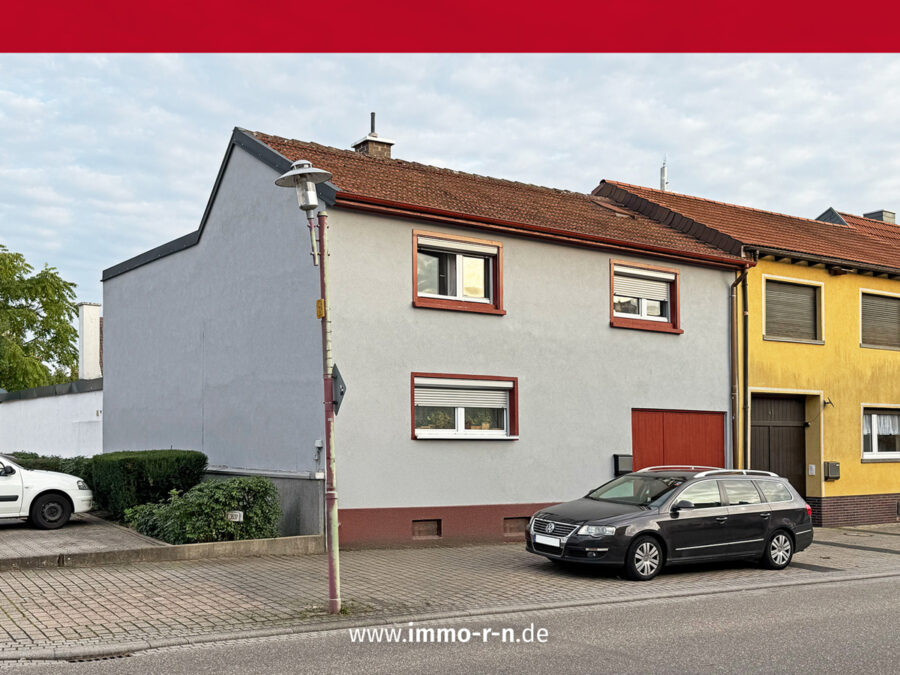 Familienidylle in Oberhausen – Haus mit Garten, Terrasse & viel Potenzial, 68794 Oberhausen-Rheinhausen, Einfamilienhaus