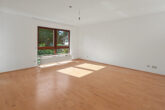 Geräumige & lichtdurchflutete 3 ZKB Wohnung mit EBK, Balkon, frisch saniertem Bad und Stellplatz - Wohn-Esszimmer 2. Ansicht