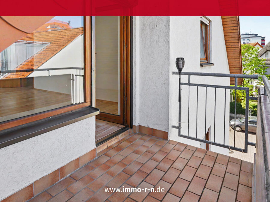 Lichtdurchflutete 3 ZKB Dachgeschosswohnung mit Stellplatz in gesuchter Ortsrandlage von Hockenheim, 68766 Hockenheim, Dachgeschosswohnung