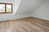 Lichtdurchflutete 3 ZKB Dachgeschosswohnung mit Stellplatz in gesuchter Ortsrandlage von Hockenheim - Elternschlafzimmer