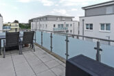 Neuwertige 3 ZKB Wohnung mit exklusiver EBK, Kochinsel, sonnigem Balkon, Carport uvm. - Balkon