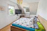Besonderes Wohngefühl: 3 ZKB Maisonettewohnung mit Dachstudio, 2 Balkonen & TG-Stellplatz - Schlafzimmer