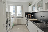 UNI Nähe: WG-taugliche 2 ZKB EG-Wohnung mit stylischer Einbauküche, großem Balkon und Garage - Küche