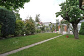 Gartenliebhaber aufgepasst! Schön gelegenes EFH mit Terrasse, Garage und separatem Partyraum - Gartenansicht