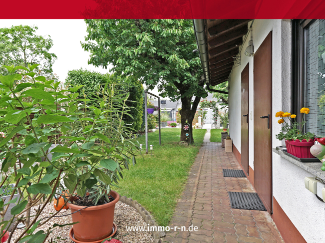 Gartenliebhaber aufgepasst! Schön gelegenes EFH mit Terrasse, Garage und separatem Partyraum, 68799 Reilingen, Einfamilienhaus