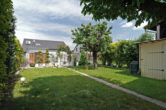 Gartenliebhaber aufgepasst! Schön gelegenes EFH mit Terrasse, Garage und separatem Partyraum - 2. Gartenansicht