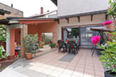 Gartenliebhaber aufgepasst! Schön gelegenes EFH mit Terrasse, Garage und separatem Partyraum - Terrassenansicht
