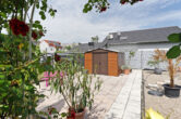 Gartenliebhaber aufgepasst! Schön gelegenes EFH mit Terrasse, Garage und separatem Partyraum - 4. Gartenansicht