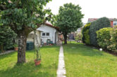 Gartenliebhaber aufgepasst! Schön gelegenes EFH mit Terrasse, Garage und separatem Partyraum - 5. Gartenansicht